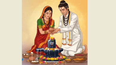 सावन में शिवलिंग पर बेलपत्र अर्पित करते भक्त और पीपल के नीचे दीप जलाते श्रद्धालु