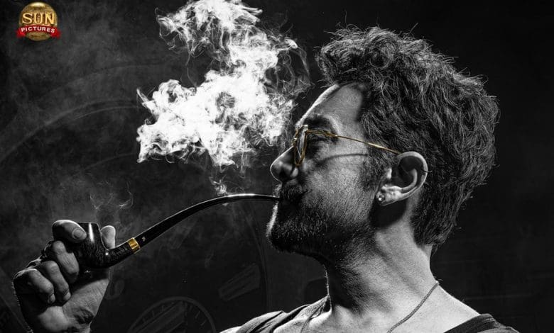 कुली फिल्म में आमिर खान का दमदार लुक पोस्टर