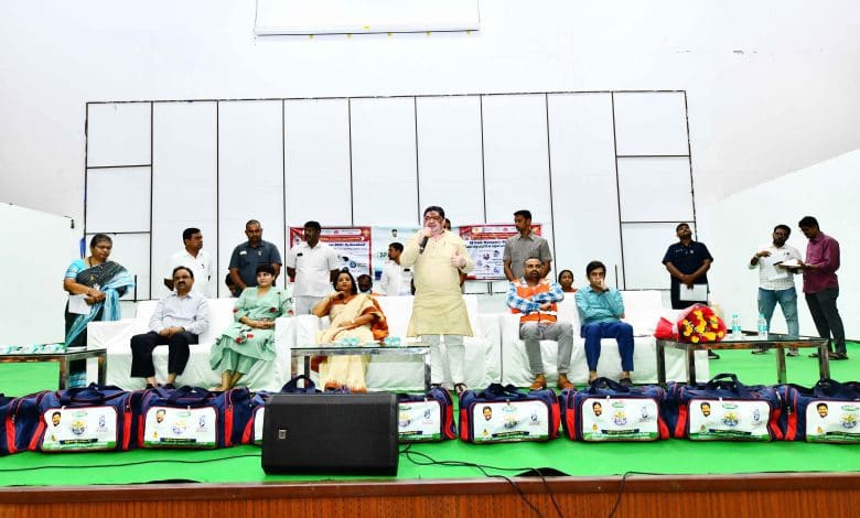 सफाई कर्मियों के वेतन में वृद्धि की घोषणा