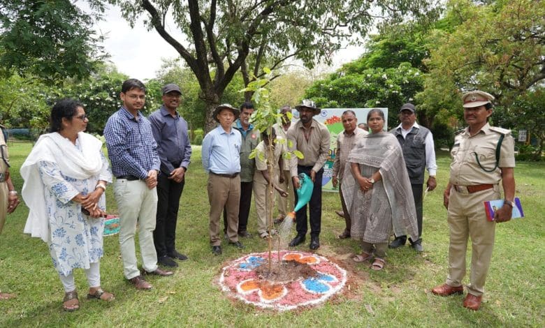 डॉ. क्लेमेंट बेन ने नेहरू चिड़ियाघर का निरीक्षण किया