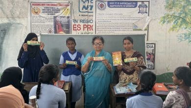 मारेडपल्ली स्थित गवर्नमेन्ट जूनियर कॉलेज में अणुव्रत एवं जीवन विज्ञान पर आधारित कार्यशाला में भाग लेतीं अणुव्रत सेवी निर्मला बैद व अन्य।