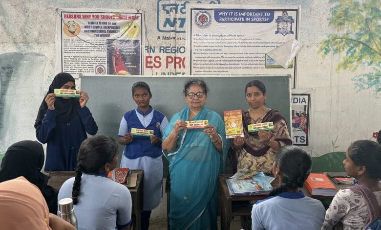 मारेडपल्ली स्थित गवर्नमेन्ट जूनियर कॉलेज में अणुव्रत एवं जीवन विज्ञान पर आधारित कार्यशाला में भाग लेतीं अणुव्रत सेवी निर्मला बैद व अन्य।