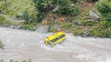 गांदरबल में सिंध नदी में गिरी आईटीबीपी की बस का दृश्य