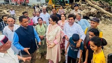 हिमाचल में आपदा प्रभावित इलाकों का दौरा करतीं सांसद कंगना रनौत