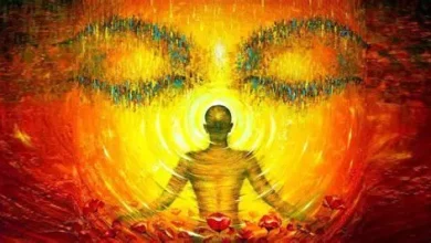 सनातन धर्म ग्रंथों का अध्ययन करते बच्चे और प्राचीन मंदिर की झलक