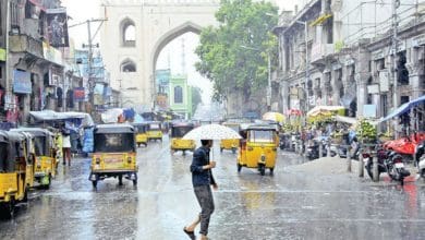तेलंगाना में भारी बारिश के दौरान भीगे हुए हैदराबाद की सड़कें