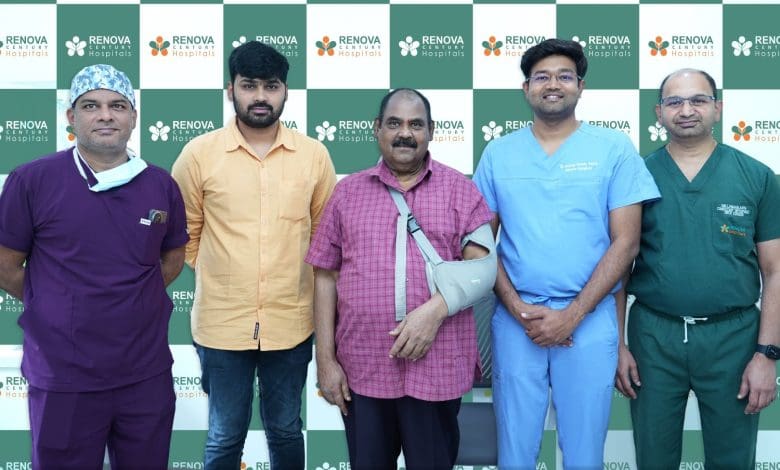 बाइलेटरल ह्यूमरस फ्रैक्चर का सफल ऑपरेशन रेनोवा में