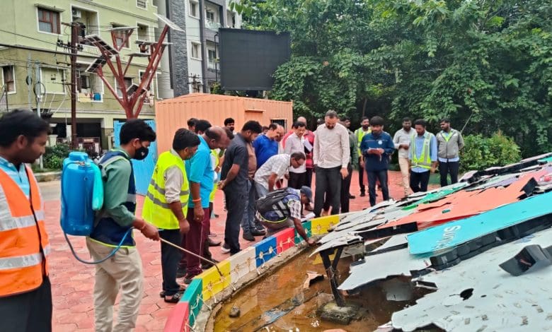 GHMC आयुक्त आर. वी. कर्णन कुकटपल्ली जोन में स्वच्छता और स्वास्थ्य निरीक्षण करते हुए