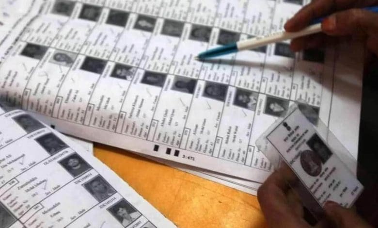 वोटर लिस्ट पुनरीक्षण दस्तावेज विवाद की तस्वीर