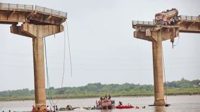 गुजरात में पुल गिरा, सरकार की चौंकाने वाली प्रतिक्रिया