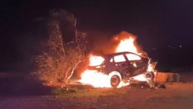 कंक्रीट बैरियर से टकराई कार, आग लगने से गई जानें