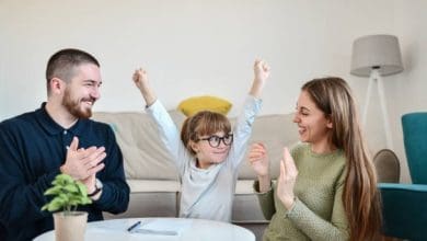 बचपन की तारीफें आत्मविश्वास की नींव रखती हैं