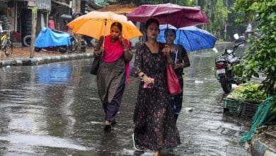 मानसून में स्टाइलिश और सुरक्षित रहने के लिए जरूरी फैशन टिप्स