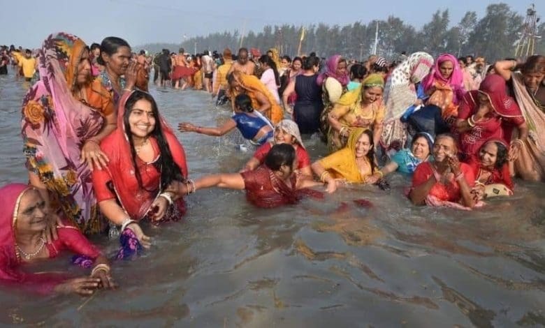 गंगा नदी जिसमें पानी नहीं सभ्यता प्रवाहित है