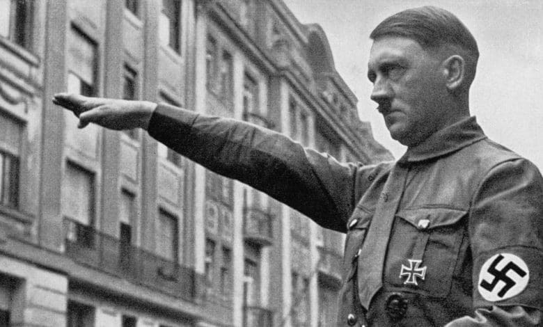 फ्यूहरर बंकर में आत्महत्या से पहले हिटलर और इवा ब्राउन की ऐतिहासिक छवि