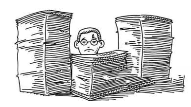 कागज़ों की दुनिया में खोते इंसान की पीड़ा और पहचान का संघर्ष