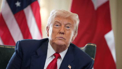 डोनाल्ड ट्रंप भारत पर आयात शुल्क की घोषणा करते हुए