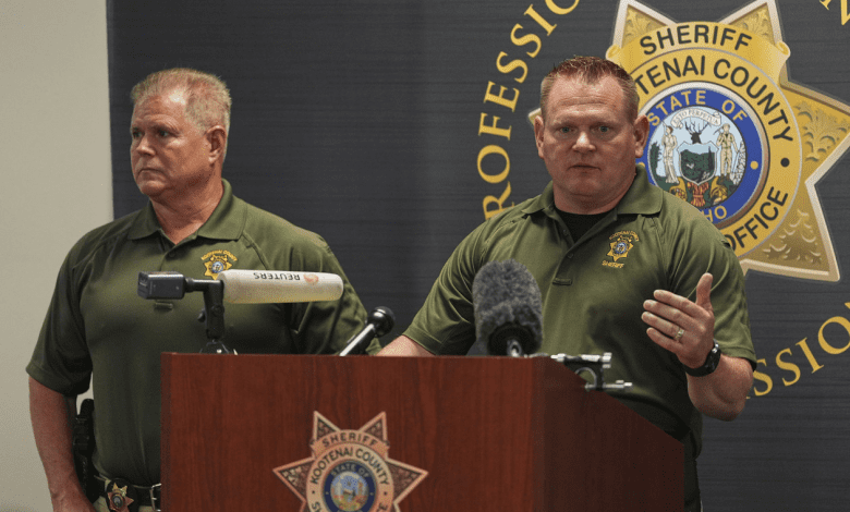 इडाहो फायरफाइटर्स घटनास्थल पर, संदिग्ध के वाहन के पास