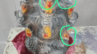 खंडित मूर्तियों और क्षतिग्रस्त मंदिर परिसर की तस्वीर