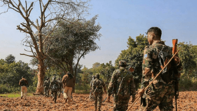 चाईबासा जंगल में माओवादी बंकर ध्वस्त करते सुरक्षाबल