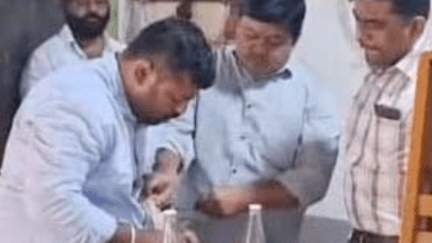 सेंधी में मिलावट की जांच के लिए आबकारी पुलिस की छापेमारी, सैंपल जब्त