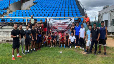 मेघालय में शूटिंग ट्रायल में निशानेबाज लक्ष्य साधते हुए।