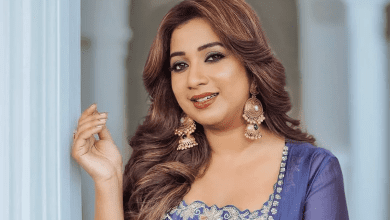 श्रेया घोषाल स्टूडियो में 'सैयारा' ट्रैक रिकॉर्ड करते हुए दृश्य