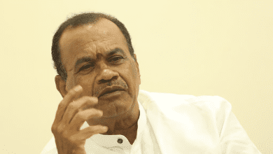 मंत्री कोमाटिरेड्डी वेंकट रेड्डी उप्पल फ्लाईओवर निर्माण स्थल का निरीक्षण करते हुए