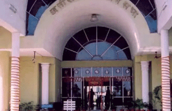 “छत्तीसगढ़ विधानसभा में कांग्रेस विधायक हंगामा करते हुए”