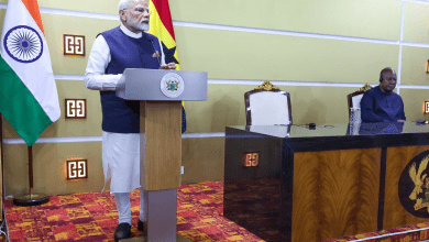 प्रधानमंत्री नरेंद्र मोदी और राष्ट्रपति महामा द्विपक्षीय वार्ता के दौरान प्रधानमंत्री नरेंद्र मोदी और राष्ट्रपति महामा द्विपक्षीय वार्ता के दौरान