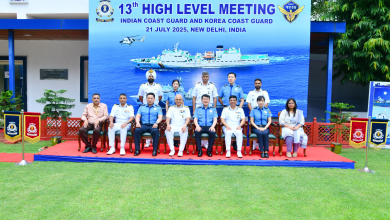 13वीं उच्च स्तरीय बैठक के दौरान ICG व KCG अधिकारी वार्ता करते हुए”