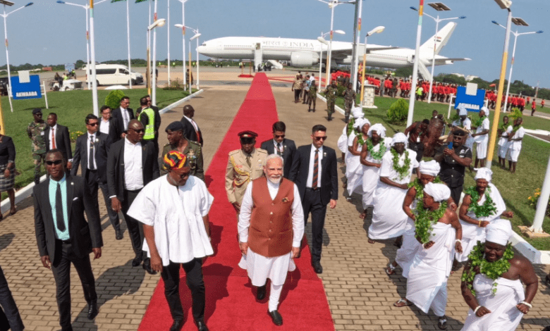 पीएम मोदी और राष्ट्रपति महामा घाना में राजकीय मुलाकात के दौरान