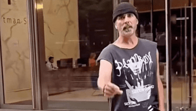 लंदन में फैन से नाराज़ अक्षय कुमार की वायरल