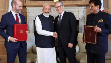 ब्रिटेन में एफटीए पर हस्ताक्षर करते हुए प्रधानमंत्री नरेंद्र मोदी