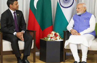 मालदीव के नेताओं के साथ बैठक में पीएम नरेंद्र मोदी