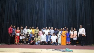 सांस्कृतिक कार्यक्रम में गीत, नृत्य और पुरस्कार वितरण
