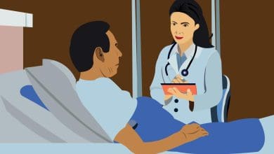 कोविड मरीज की देखभाल करती नर्स आराध्या