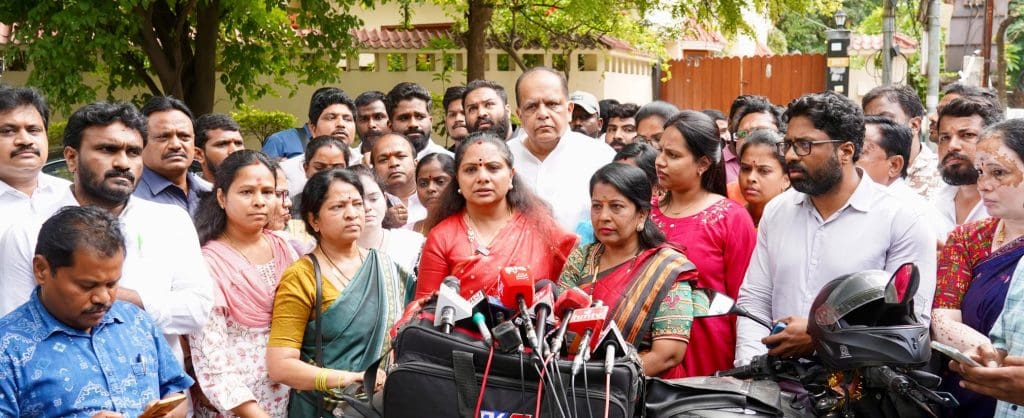 तीनमार मल्लन्ना की टिप्पणी पर एमएलसी कविता नाराज़

