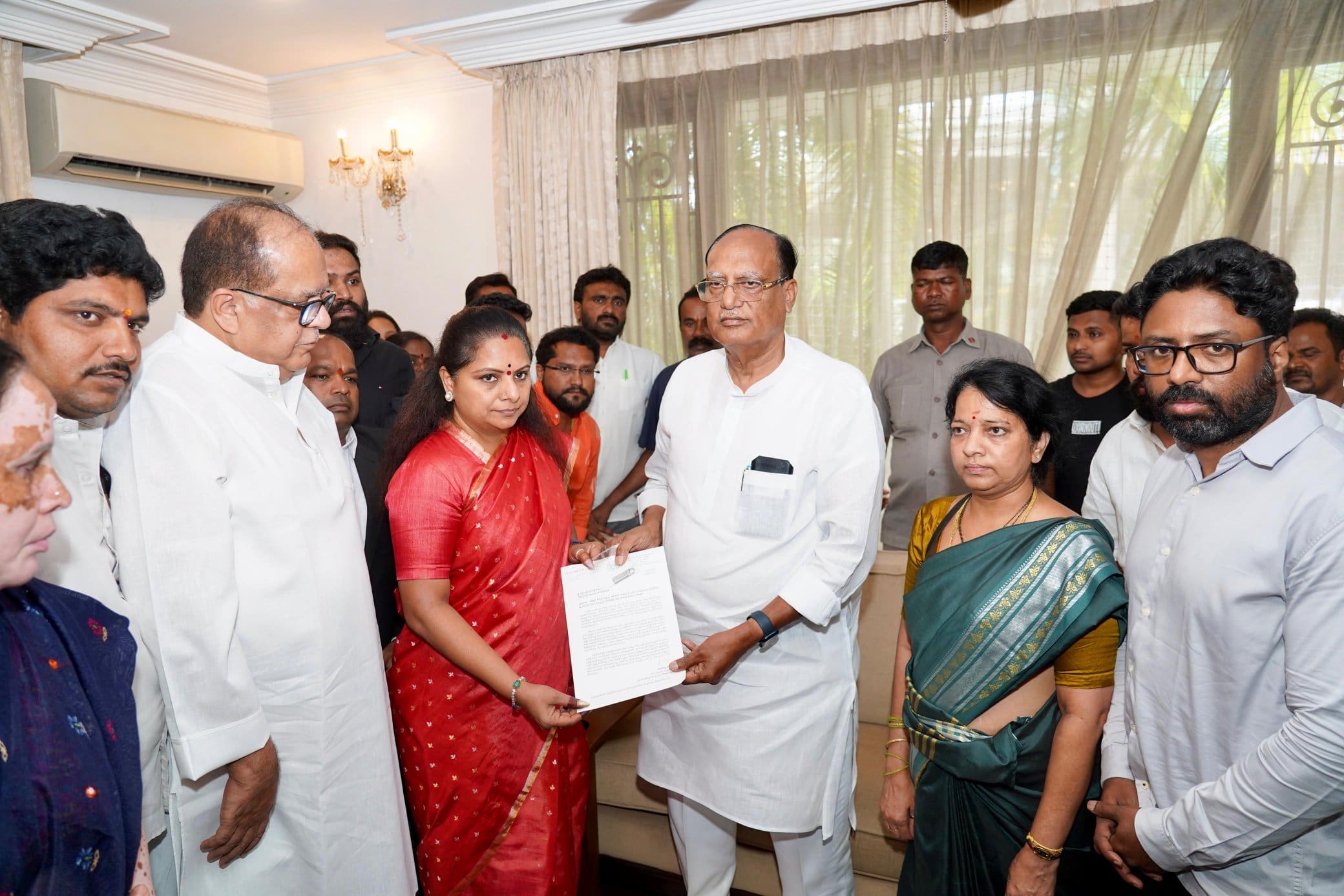 तीनमार मल्लन्ना की टिप्पणी पर एमएलसी कविता नाराज़