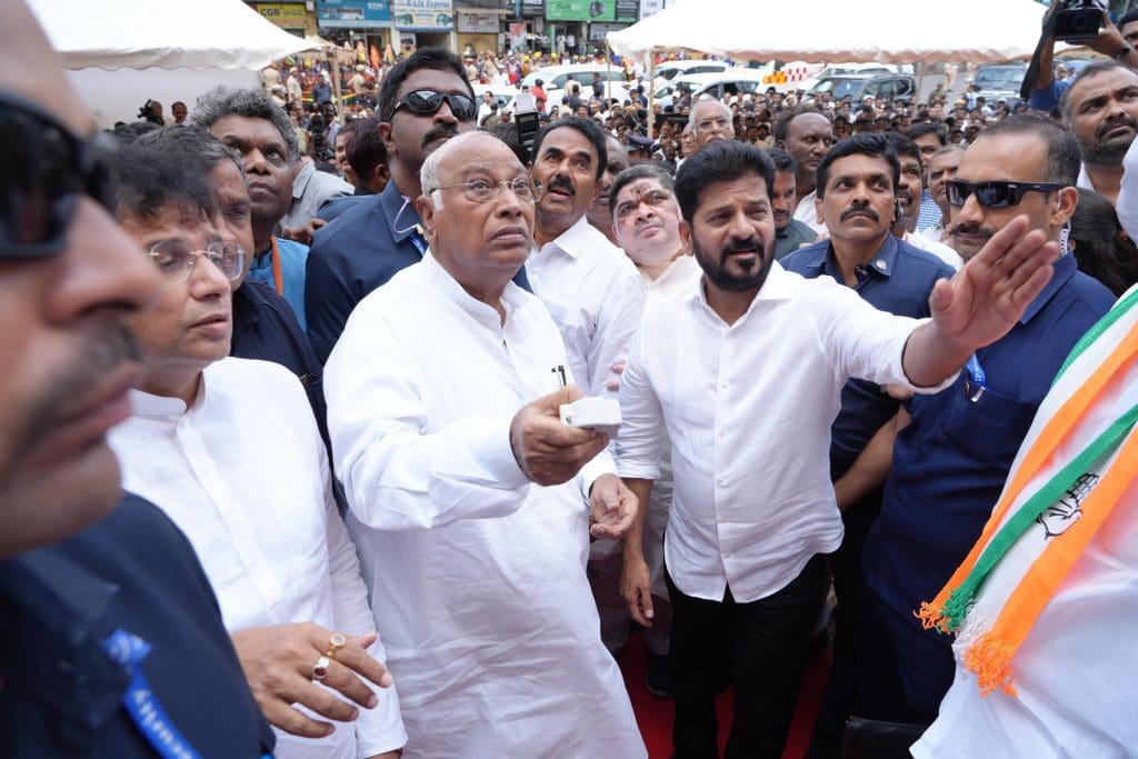 मल्लिकार्जुन खड़गे की गांधी भवन में सख्त चेतावनी