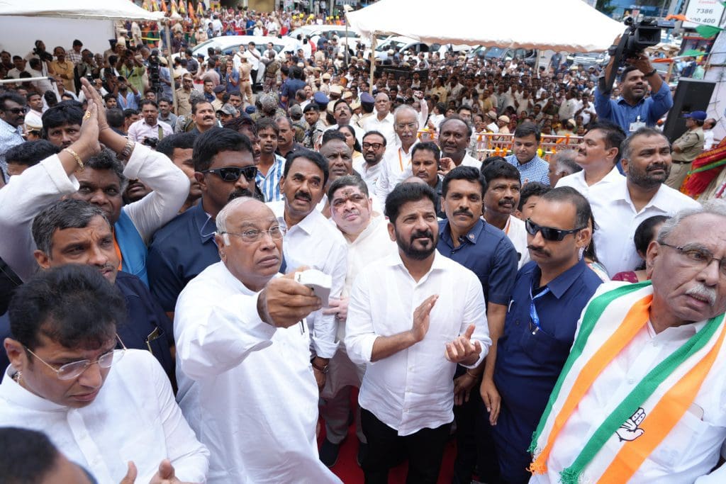 मल्लिकार्जुन खड़गे की गांधी भवन में सख्त चेतावनी