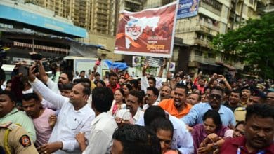 मराठी अस्मिता की रक्षा में मनसे कार्यकर्ताओं का मार्च