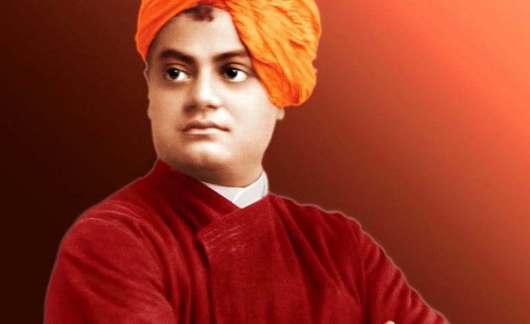 स्वामी विवेकानंद ध्यान मुद्रा में शिष्यों को आत्म-साक्षात्कार का उपदेश देते हुए।