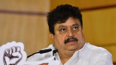 तेलंगाना में यूरिया संकट और किसानों की दुर्दशा