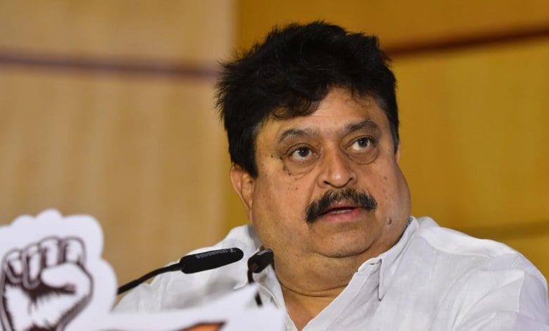 तेलंगाना में यूरिया संकट और किसानों की दुर्दशा