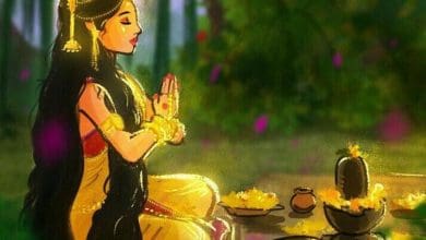 हरियाली तीज पर सोलह श्रृंगार करती महिला