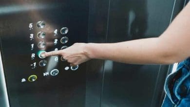 लखनऊ में रेस्टोरेंट की लिफ्ट में 10 लोग 3 घंटे तक फंसे रहे