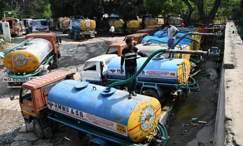 पानी के टैंकरों की बढ़ती माँग और जल संकट