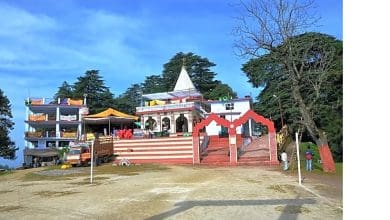 देवीधुरा मंदिर में रक्षाबंधन पर पत्थर युद्ध बग्वाल का आयोजन