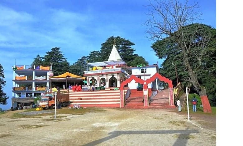 देवीधुरा मंदिर में रक्षाबंधन पर पत्थर युद्ध बग्वाल का आयोजन